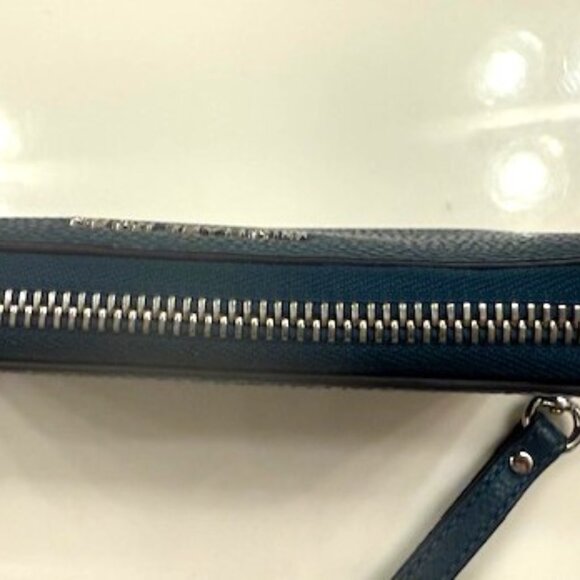 Michael Kors Jet Set Phone Wallet Wristlet Teal Blue Leather stunning !! - Picture 4 of 5